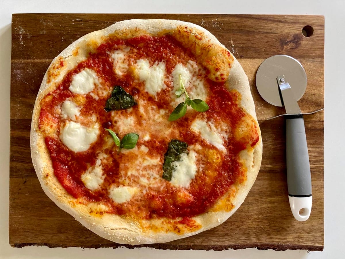 The most basic homemade margherita pizza