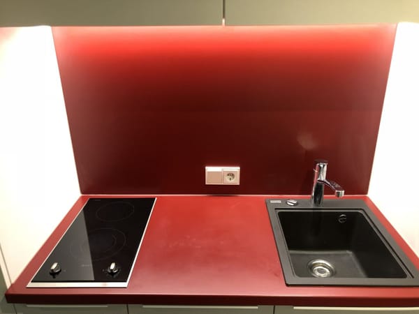 The two-burner Frankfurt kitchenette with no oven that inspired this site
