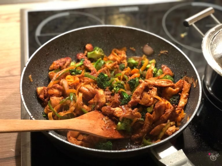 Easy chicken, veggies and rice asian style