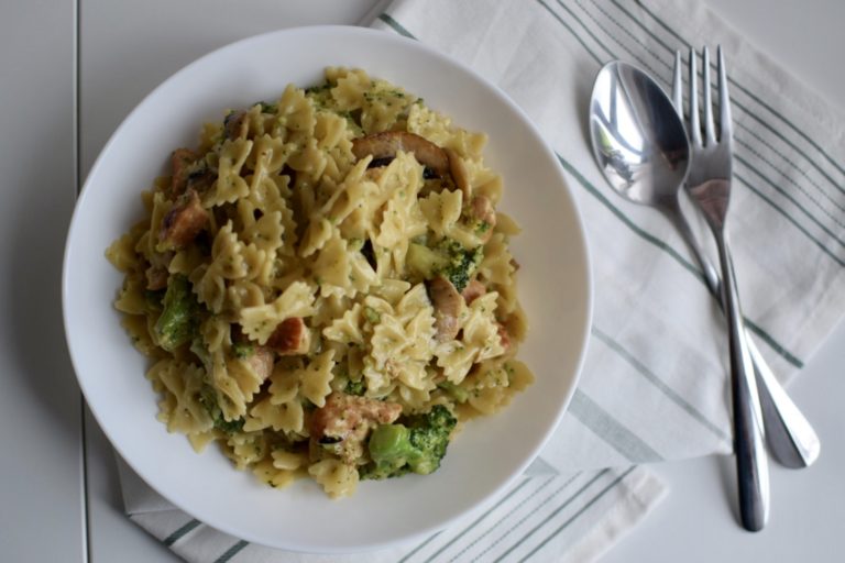 Creamy chicken, broccoli and mushroom pasta