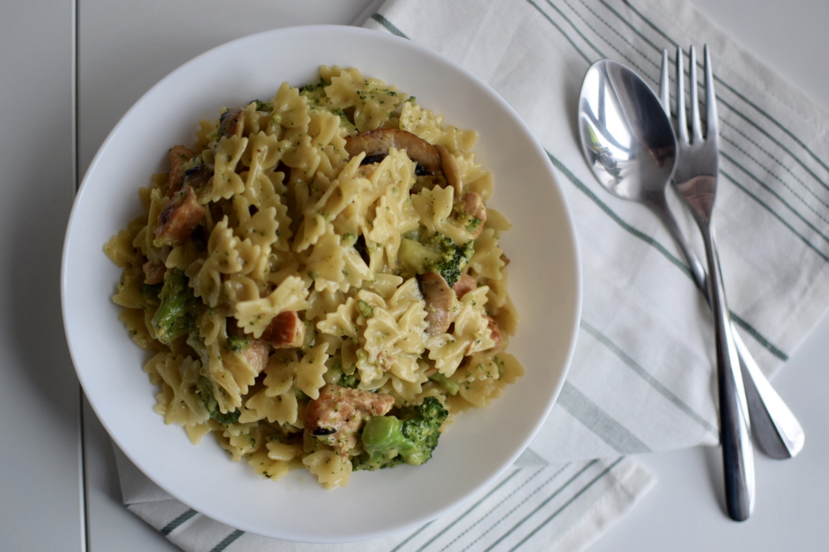 creamy-chicken-broccoli-mushroom-pasta