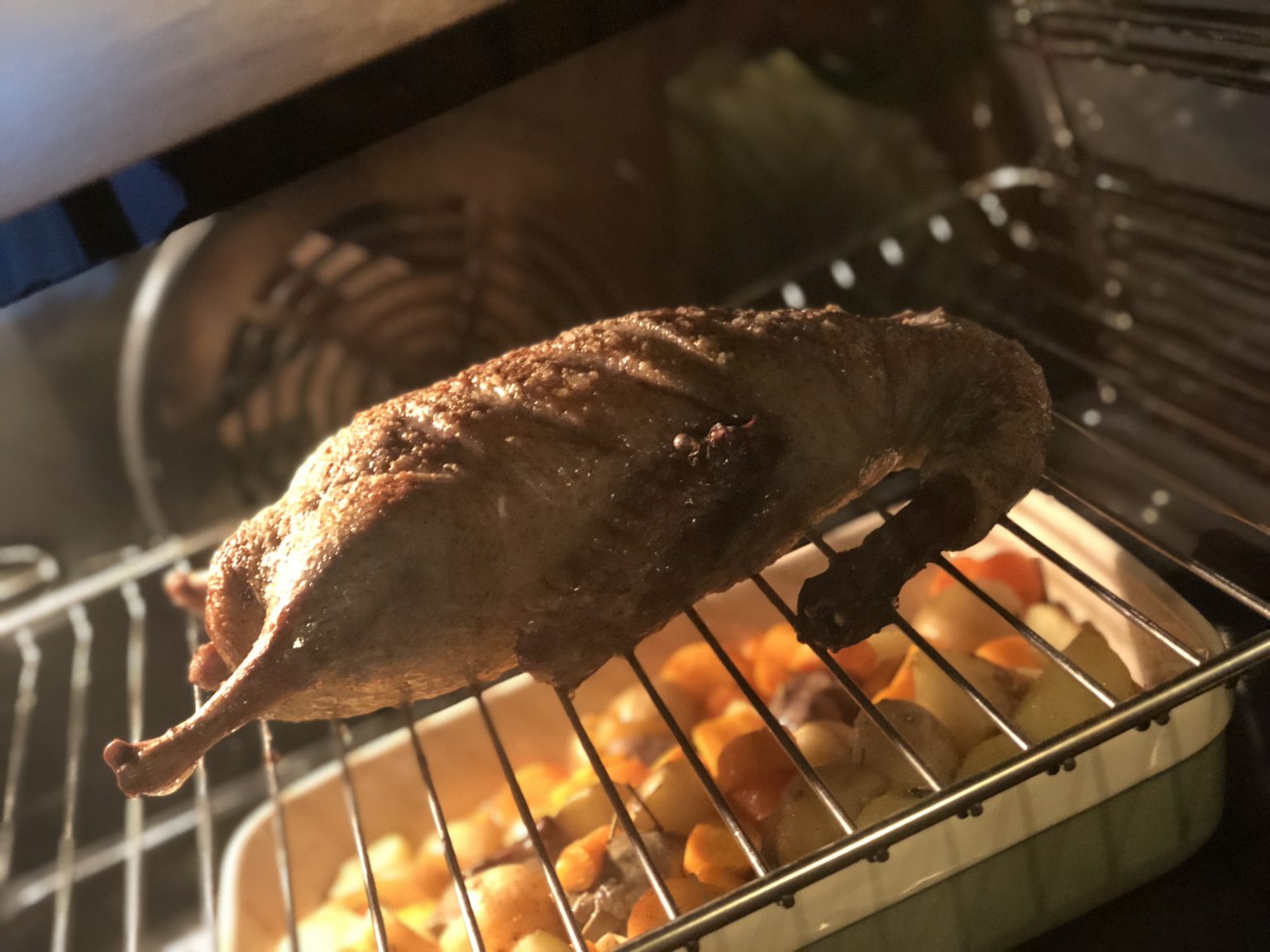 Crispy roast duck with baked potatoes - Kitchenette Recipes