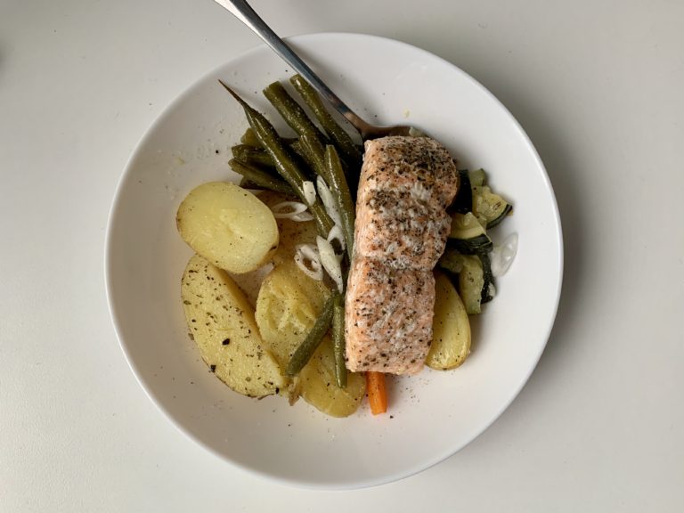 Baked salmon with vegetables