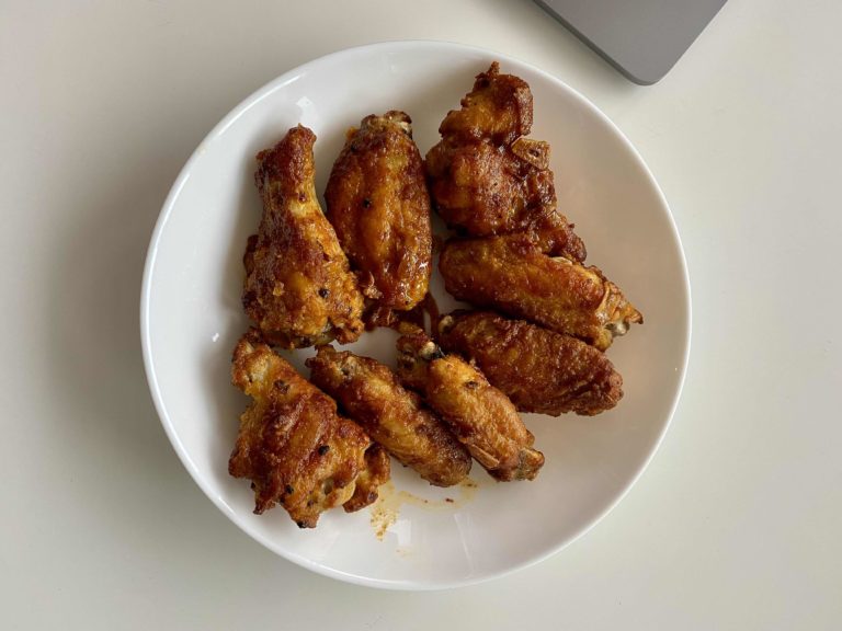 Chrispy and spicy chicken wings in the air fryer