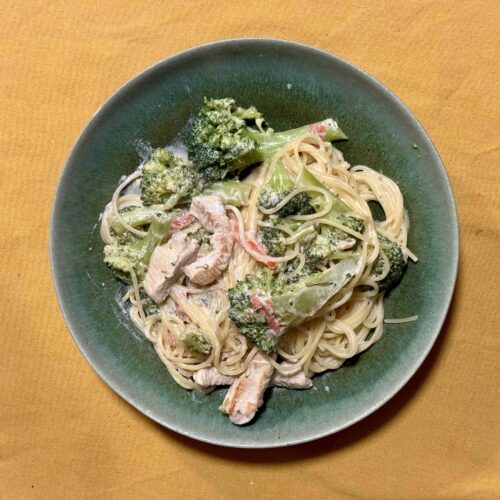 Creamy chicken and broccoli pasta